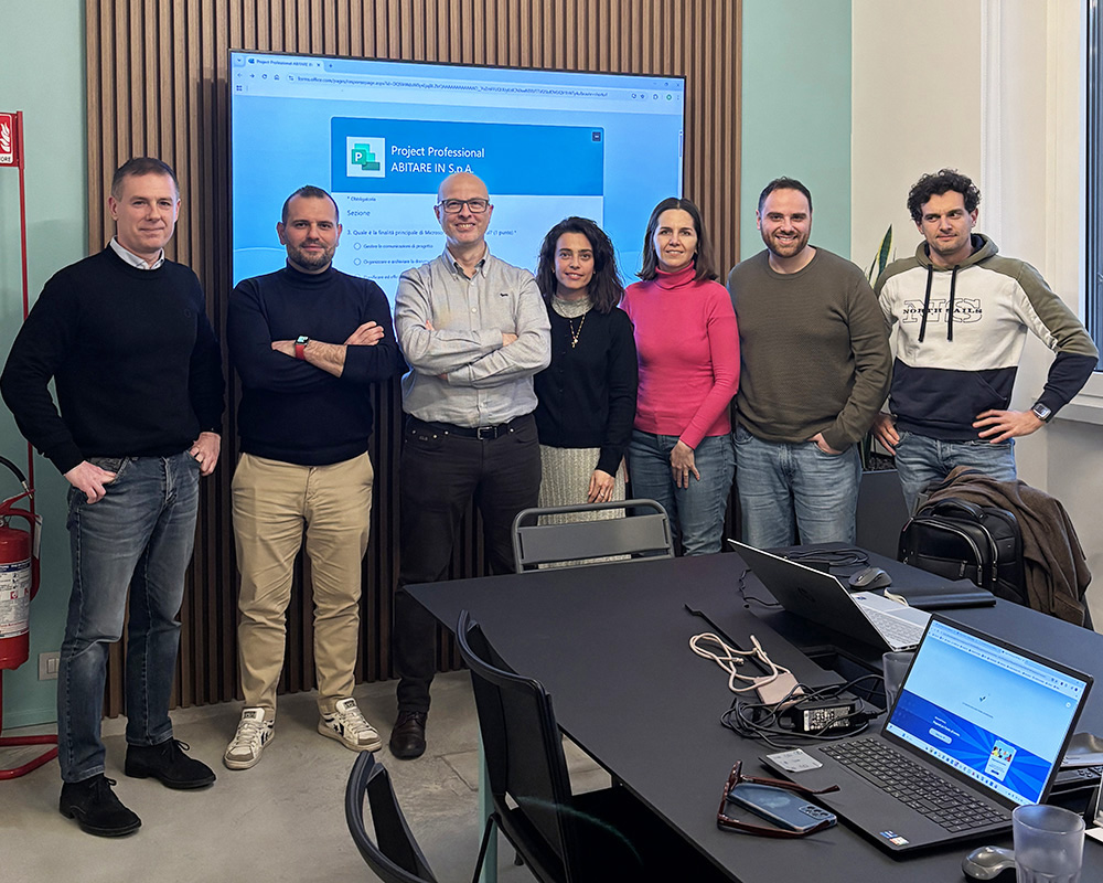 Foto di gruppo del corso aziendale Project, organizzato per AbitareIn